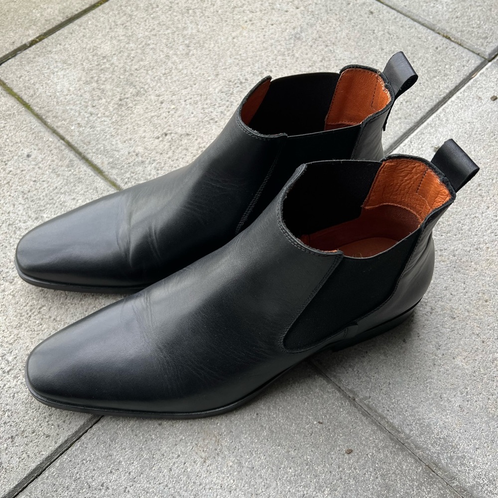 Gravity Pope Pietro almond toe chelsea boot.